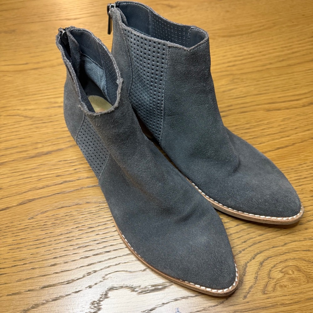 Dolce Vita Gray Suede Perforated Ankle Booties Pointed Toe Back Zip Size 6.5